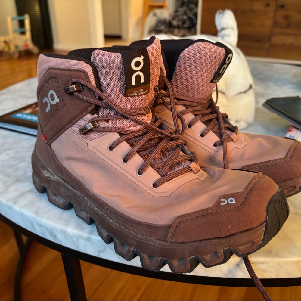 On CloudRidge hiking boots, women’s size 7.5